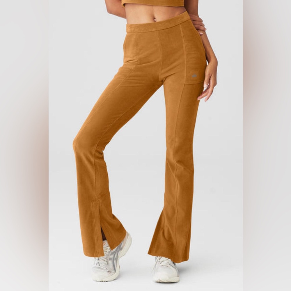 Mustard micro-corduroy leggings.